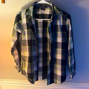 NEVER WORN WRANGLER green plaid button down Size: L (10/12)